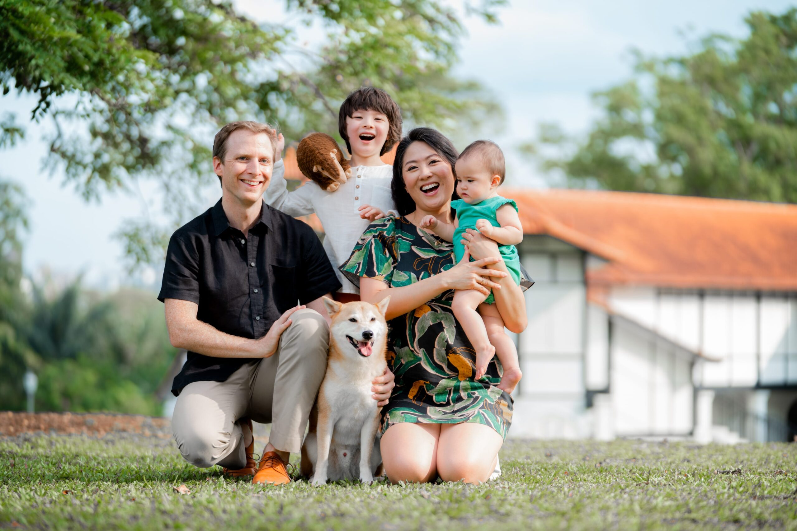 Professional Family & Multi Generation Photoshoot in Photography Studio, Singapore Family with parents and their children and pet dog during a family outdoor photoshoot in Singapore, Botanic Gardens. Credit: White Room Studio Pte Ltd