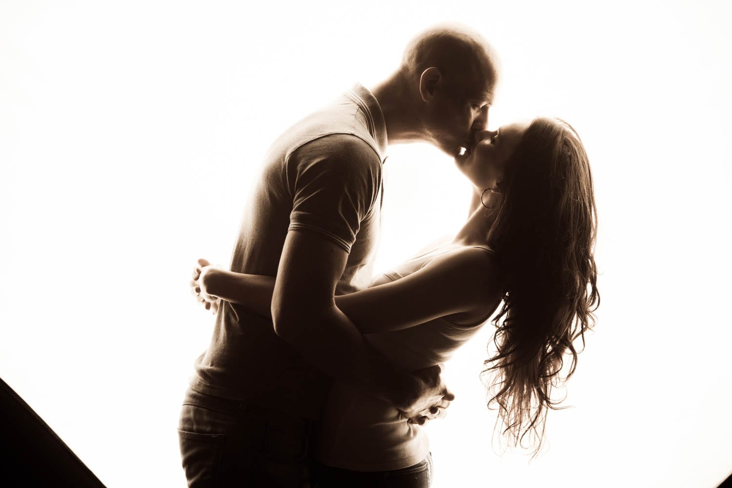 Couple-Photoshoot-Singapore-Man-And-Woman-Kissing-Silhouette-Black-And-White-Portrait  | White Room Studio