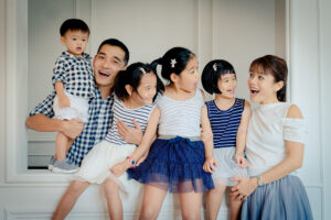 Family Photoshoot in Singapore in Natural Light