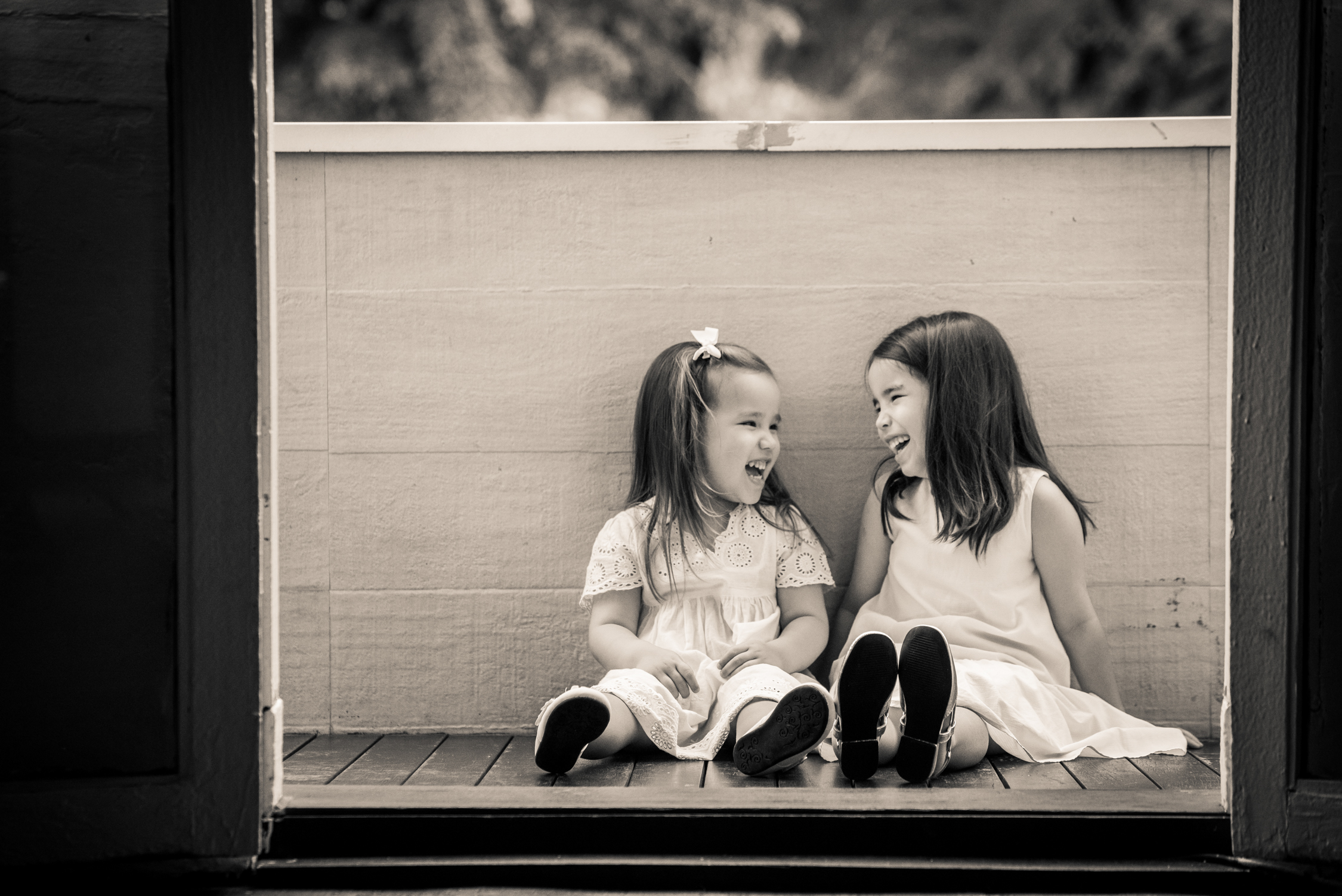 b&w_06 black and white photo of two girls smiling