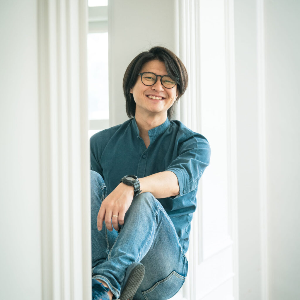 Professional Family Photographer in White Room Studio, Singapore Portrait of a professional photographer in a photography studio setting during a personal portrait photoshoot in Singapore, White Room Studio. Credit: White Room Studio Pte Ltd