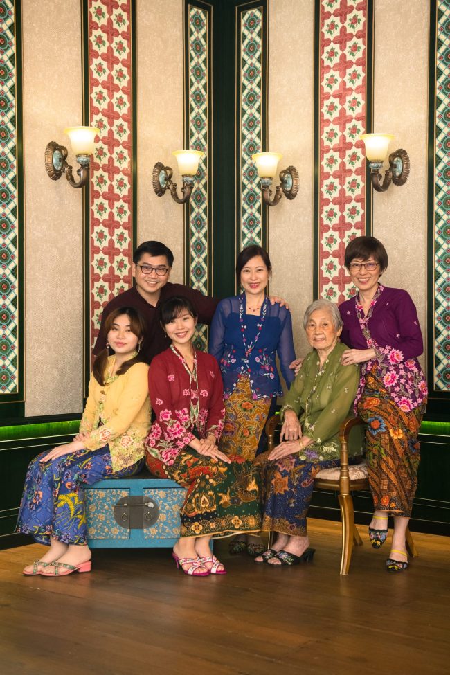 Family with parents and their children in Peranakan kebayas in a photography studio setting during a family photoshoot in Singapore, White Room Studio. Credit: White Room Studio Pte Ltd