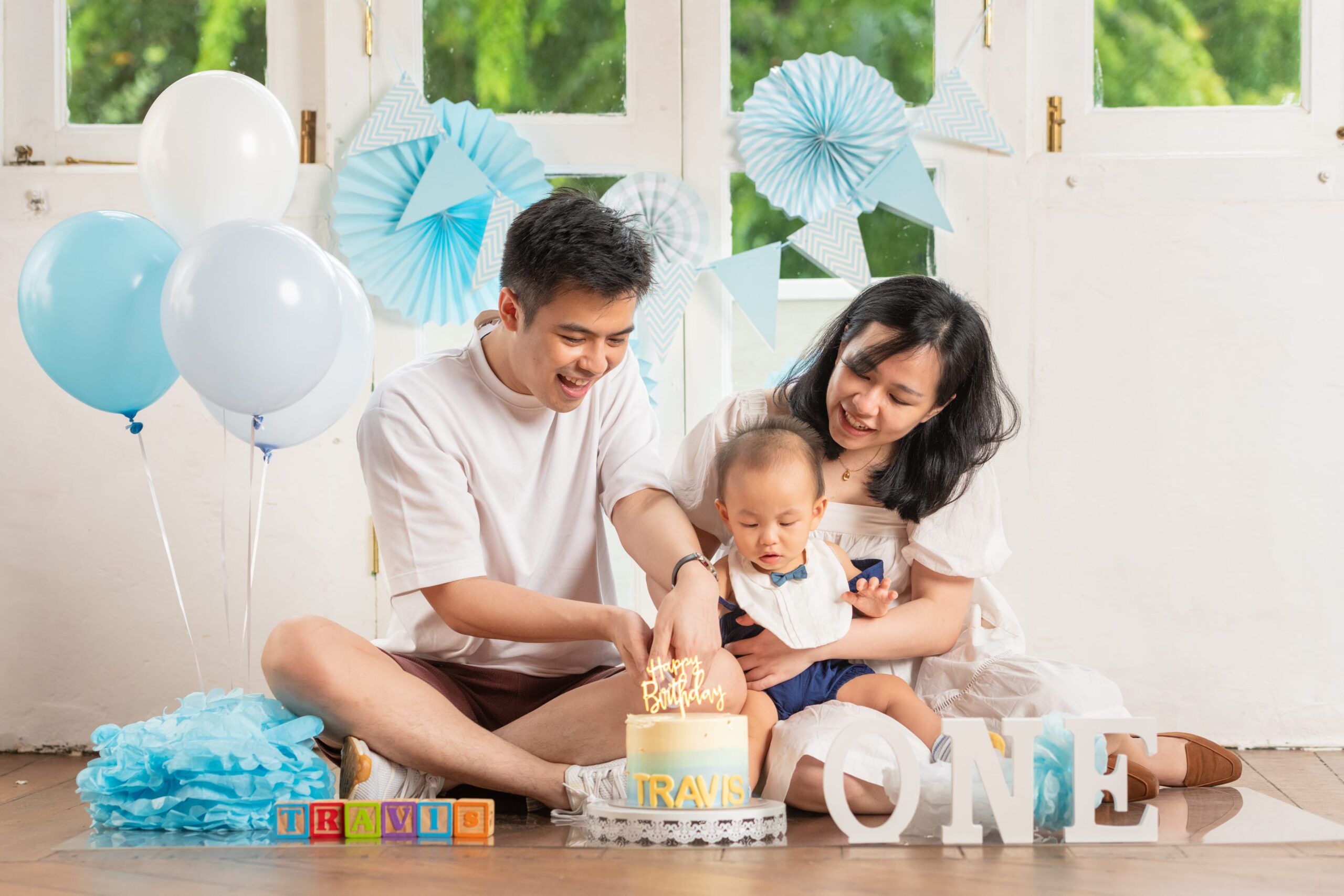 Professional Family & Multi Generation Photoshoot in Photography Studio, Singapore Family with parents and their children with kids ages ranging from toddler to teens in a photography studio setting during a family and cake smash photoshoot in Singapore, White Room Studio. Credit: White Room Studio Pte Ltd