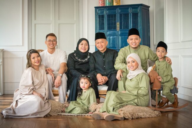 Professional Hari Raya Photoshoot in Photography Studio, Singapore Family with parents and their children with kids, ages ranging from toddler to teens in a photography studio setting during a family Hari Raya photoshoot in Singapore, White Room Studio. Credit: White Room Studio Pte Ltd