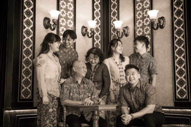 Professional Family & Multi Generation Photoshoot in Photography Studio, Singapore Family with parents and their children dressed in Peranakan outfits in a photography studio setting during a family photoshoot in Singapore, White Room Studio. Credit: White Room Studio Pte Ltd