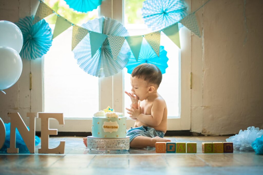 Cake Smash and Family Photoshoot in Singapore Natural Light Studio_WhiteRoomStudio_1 One year old baby in a photography studio setting during a cake smash photoshoot in Singapore, White Room Studio. Credit: White Room Studio Pte Ltd