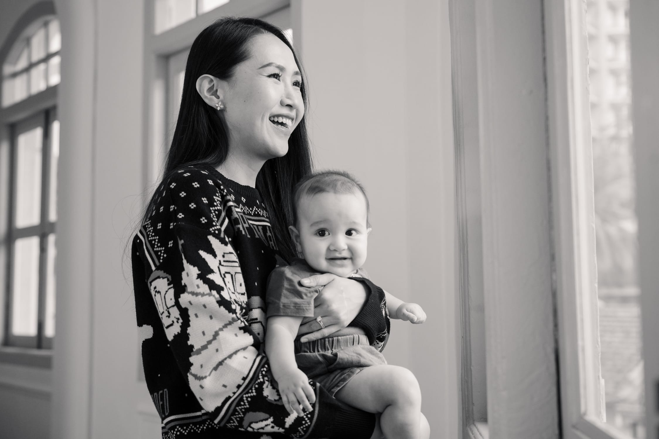 Christmas_Festive_Family_Photoshoot_Package_Singapore_Smiling_Portrait_White Room Studio_02