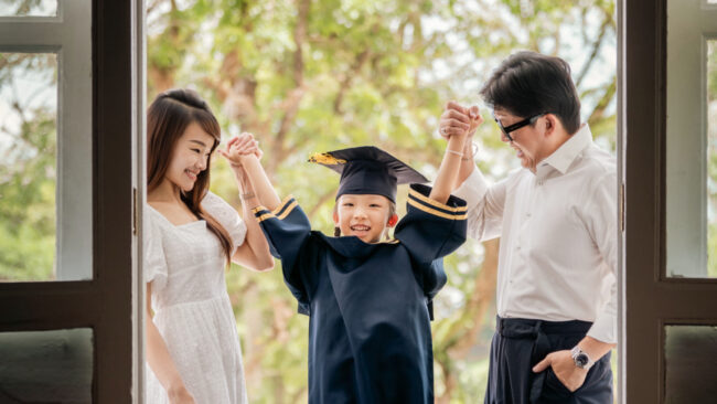 k2 kindergarten graduation session, 219 River Valley Road Singapore Smiling Father and Mother at White Room Studio k2 kindergarten graduation session, 219 River Valley Road Singapore. Natural light family and k2 graduation portrait 2026.