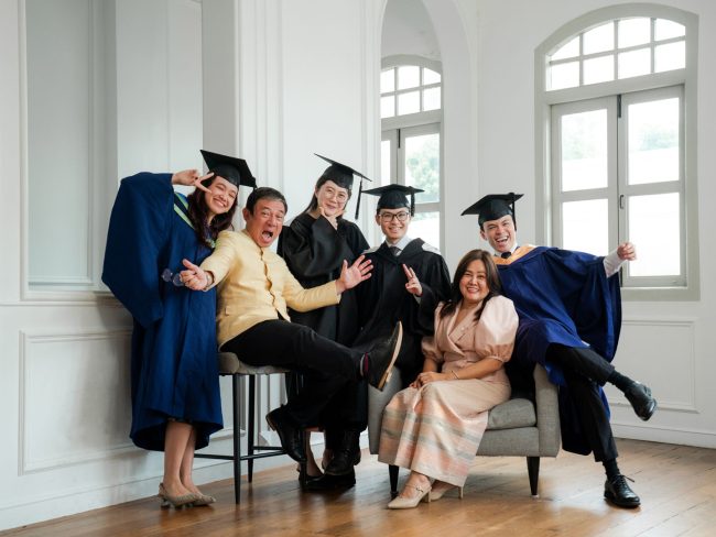 Graduation-Photoshoot-Singapore-Photography-Studio_white_room_studio_singapore_studio69 Family during a graduation photoshoot at White Room Studio