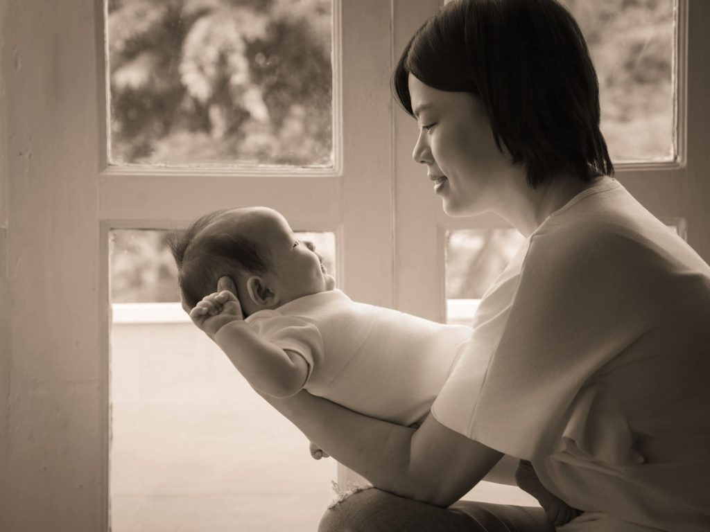 Family-Photoshoot-Singapore-Photography-Studio_##_white_room_studio_singapore_studio11 Family with mum and her newborn baby in natural light newborn photography studio, 219 River Valley Road, Singapore. Safe gentle newborn photoshoot 2026.