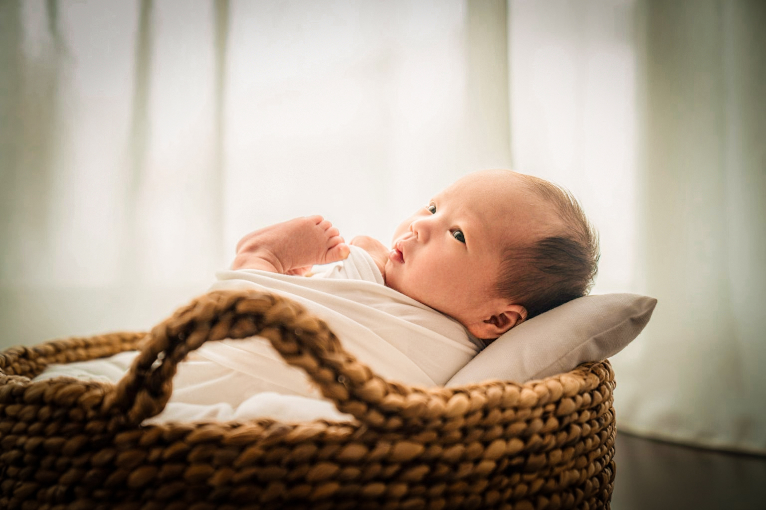 Newborn-Family-Photoshoot-Singapore-White-Room-Studio-Home-Newborn-Photographer-1536x1024 Family and Newborn Home Photoshoot Photographed By White Room Studio