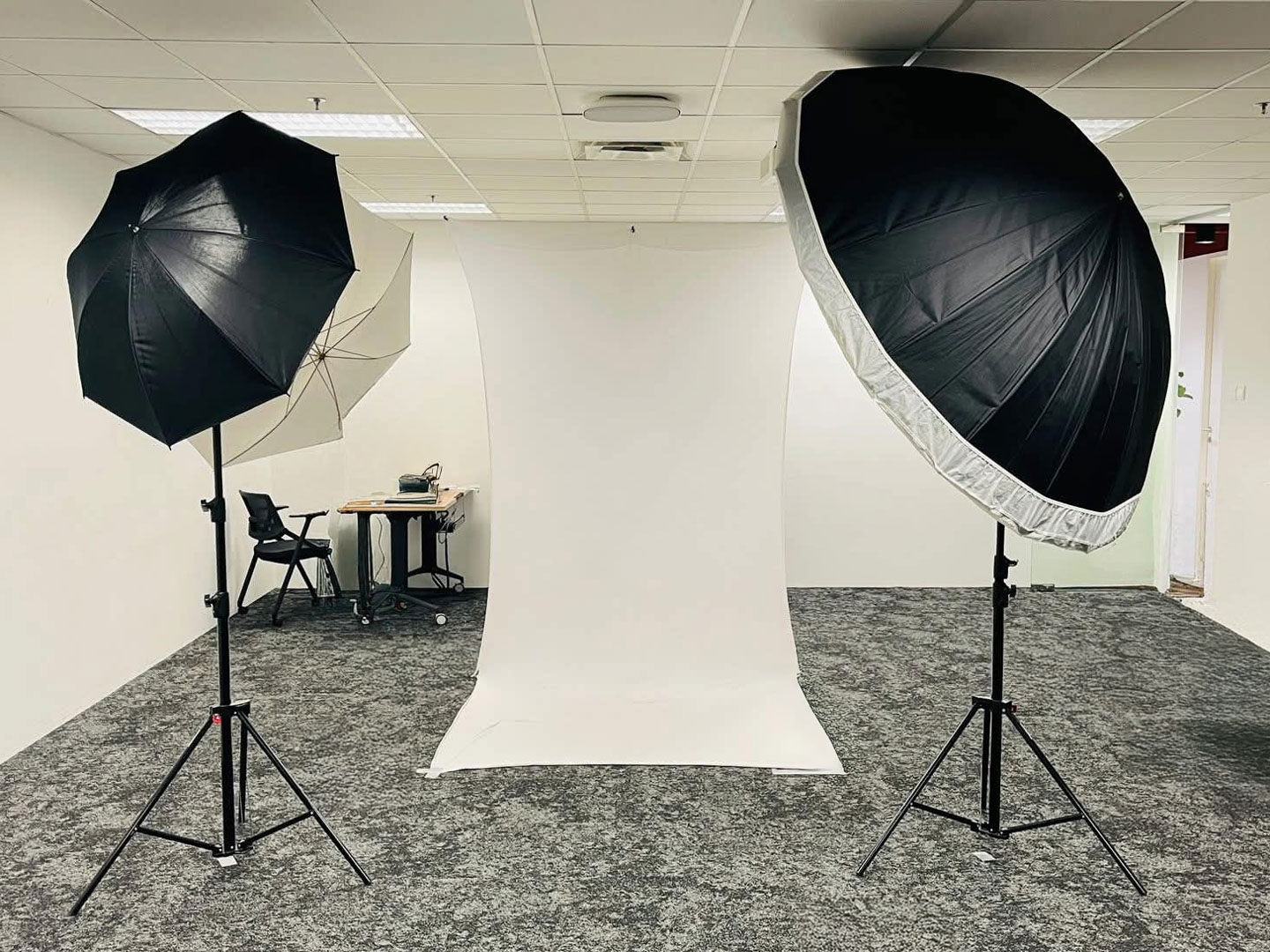 White Room Studio Portable Backdrop - How to Organise a Corporate Team Headshot Shoot in Singapore White Room Studio Portable Backdrop - How to Organise a Corporate Team Headshot Shoot in Singapore