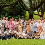 Multi-Gen Family with parents and their children with kids ages ranging from toddler to teens in a photography studio setting during an outdoor family photoshoot in Singapore. Credit: White Room Studio Pte Ltd